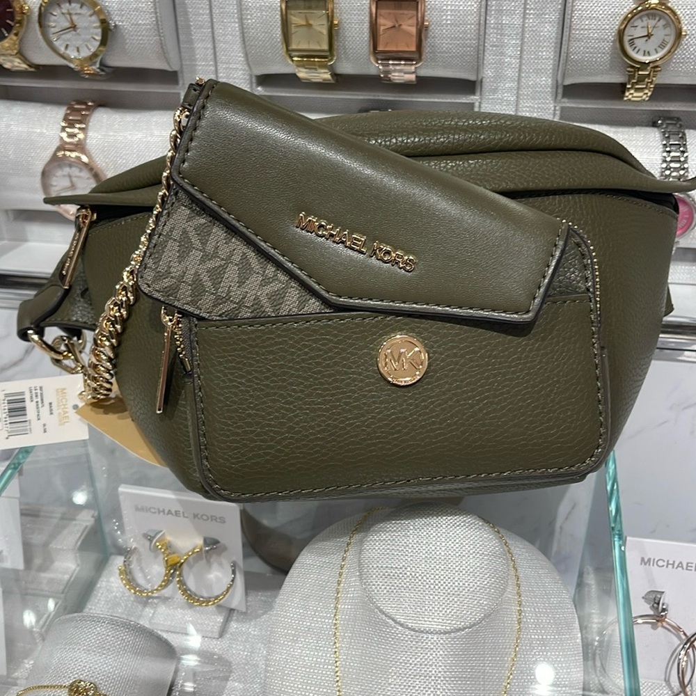 Michael Kors Maisie Large Pebbled Leather 2-in-1 Sling Waist Fanny Pack
Belt Bag - Picture 5 of 16